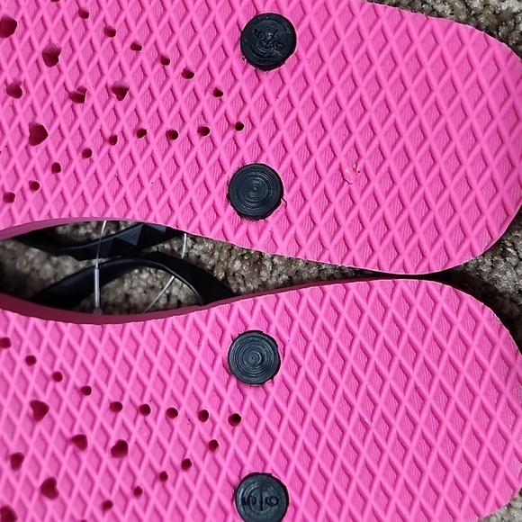 WOMEN'S 5/6 Hot Pink and Black BEACH/Summer Flip Flops 🩴 - Picture 10 of 10